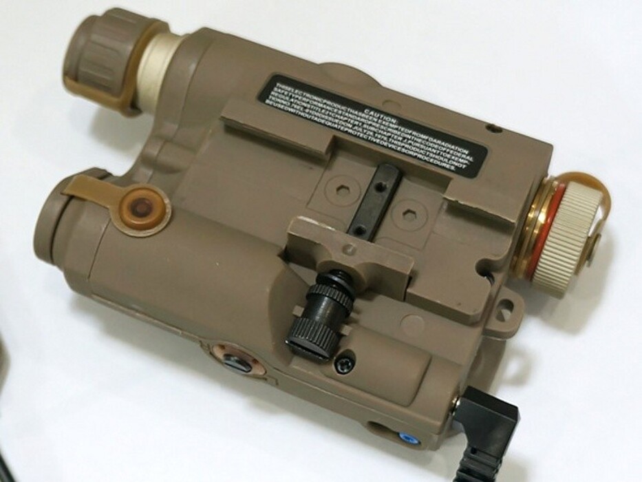 Тактический блок AN/PEQ-15 лазер с светодиодным фонариком FMA TAN фото 6