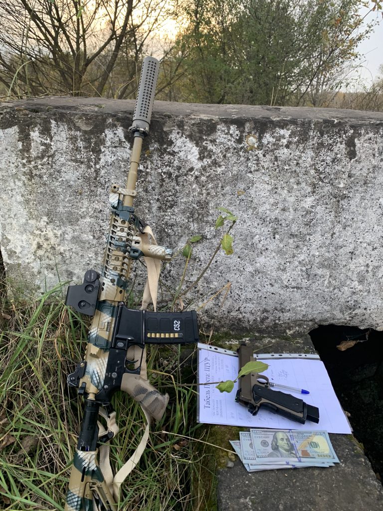 Страйкбольний привід та пістолет